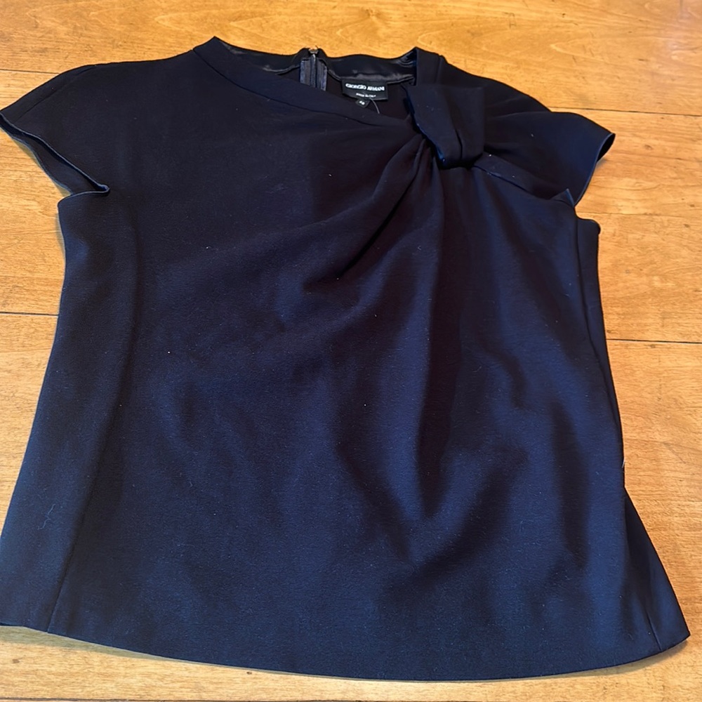 Giorgio Armani size 46 made in Italy black beautiful bow top 1/2 zip in back